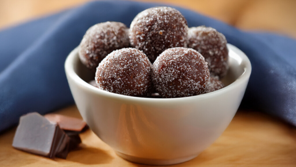 Castagnole al cioccolato con cuore alla crema di nocciole - castagnole-con-cuore-morbido