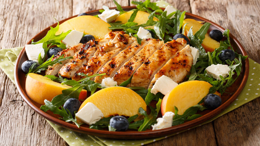 Insalata con fesa di tacchino e frutta - insalata-estiva-fesa-tacchino-frutta