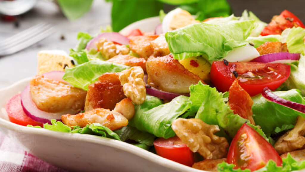Insalata mista con Pollo e Noci - Insalata mista con Pollo e Noci