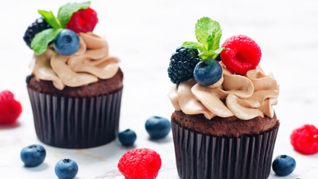 Cupcake al cacao e Frutti di Bosco - Cupcake al cacao e Frutti di Bosco