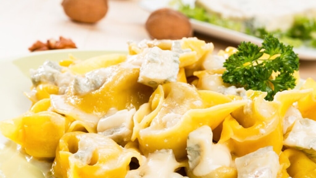 Tortelloni con formaggio e noci di Sorrento - Tortelloni con Noci di Sorrento