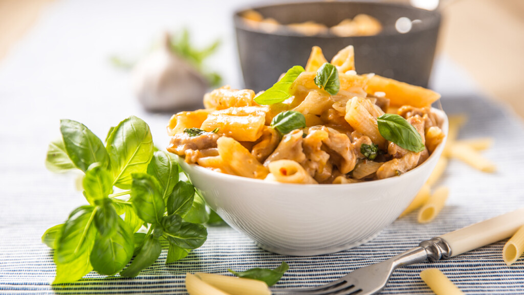 Pasta con pollo e funghi - pasta-pennette-pollo-funghi