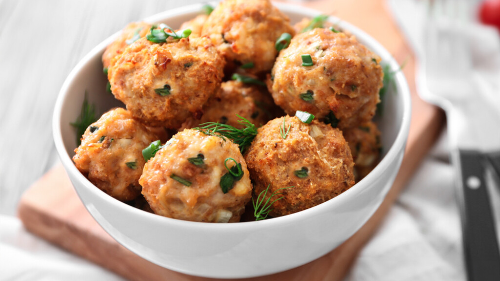 Polpette saporite con zucchine e formaggio - polpette-saporite-zucchine-formaggio-erbette-aromatiche