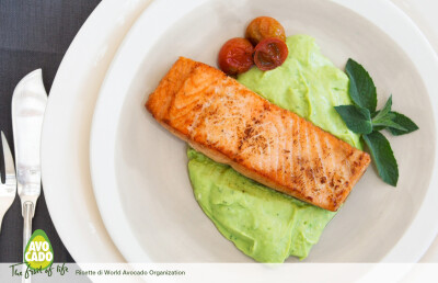Salmone grigliato su mousse di avocado - Salmone grigliato su mousse di avocado e coriandolo