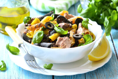 Penne al tonno, Olive e Basilico - Penne al tonno, Olive e Basilico