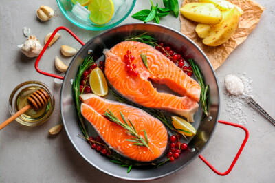 Tranci di salmone in salsa di ribes - Tranci di salmone in salsa di ribes